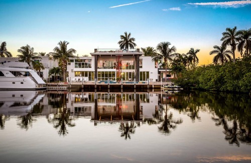 Nurmi Isles House | Modern Waterfront Mansion 7 Bedroom 8 Bathrooms walking distance from Las Olas beach