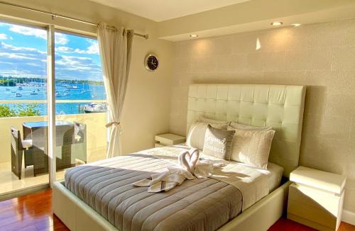 North Bay Village Apartment | Modern waterfront apartment with Miami Skyline view, free parking 5 mins drive to Miami Beach