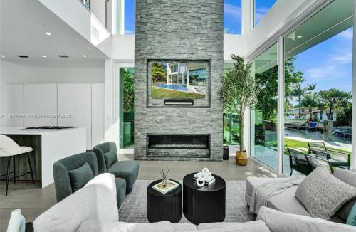 Wilton Manors House | Modern waterfront property