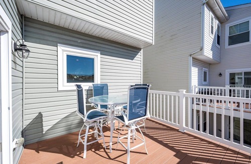 West Ocean City House | 🏖️Modern West OC Retreat New Carpet, Fresh Paint Pool + Fitness Center🏖️