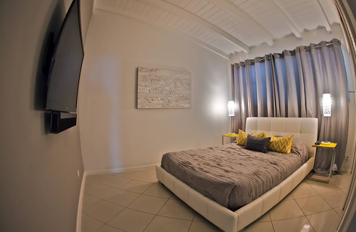 Lauderdale Beach House | Modernly Decorated Ft. Lauderdale Beach House The beach is YOUR BACKYARD#1600568