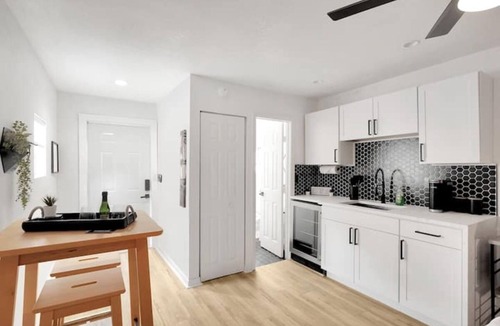 Lake Worth Cottage | ModernTropic Cottage w/Private Fenced Yard & 4KTV