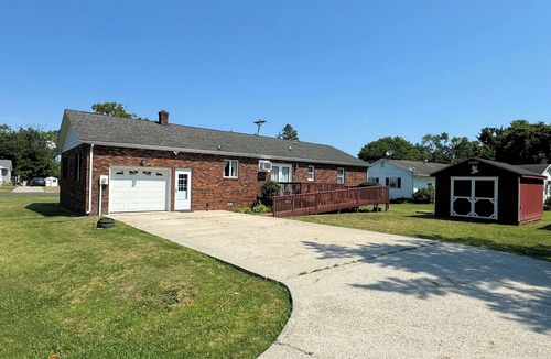 Chincoteague House | Mom and Dad's Sweet Memories - Single home - Pet Friendly, NO LINENS PROVIDED