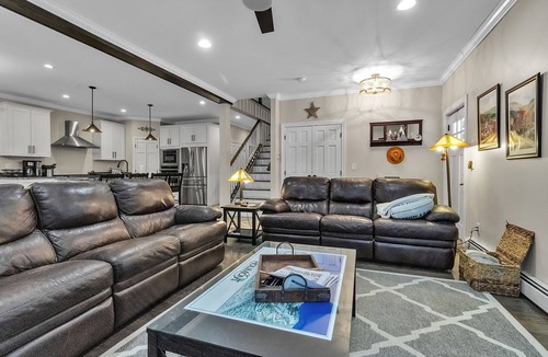Ellicottville House | Monthly/Seasonal Spacious Chalet in EVL Village