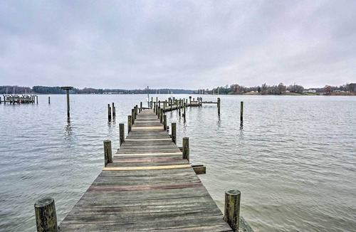 Mount Holly House | Montross Retreat w/ Private Boat Dock!