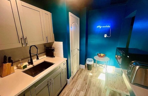Victoria Park Apartment | Moody Stoody-O in Las Olas Beach and Holiday Park