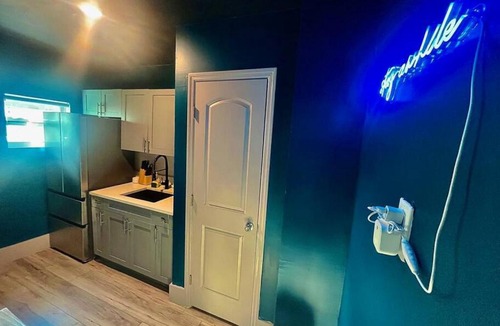 Victoria Park Apartment | Moody Stoody-O in Las Olas Beach and Holiday Park