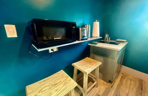 Victoria Park Apartment | Moody Stoody-O Near Las Olas Beach & Holiday Park