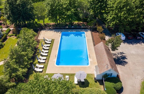 Royal Oak House | Moofy's Farmhouse: Main Lodge ; Private Waterfront Retreat Center, New Reno on 18 Acres