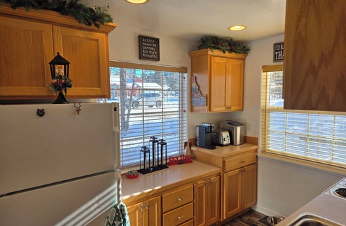 Nampa Cottage | Moonlight Cottage-Great Fire Pit! Walk to Marina, Ponderosa Park or Downtown!