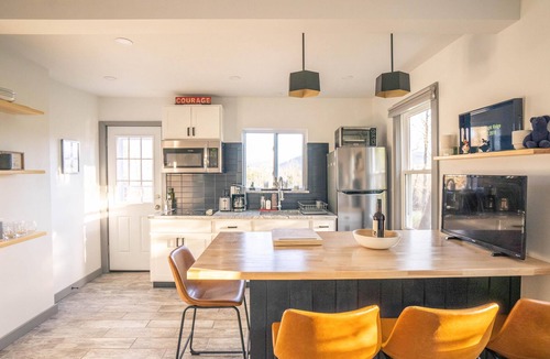 Edgewood House | Moonlight Ridge: Cozy Cottage Getaway near Windham & Hunter Mountain