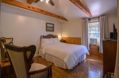 Edray Hotel | Moore House Inn & Cabins