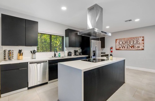 Golden Glades House | Moroccan Style Villa · Pool & Cabana | BKB Court