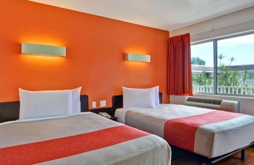 Dania Beach Hotel | Motel 6 Dania Beach