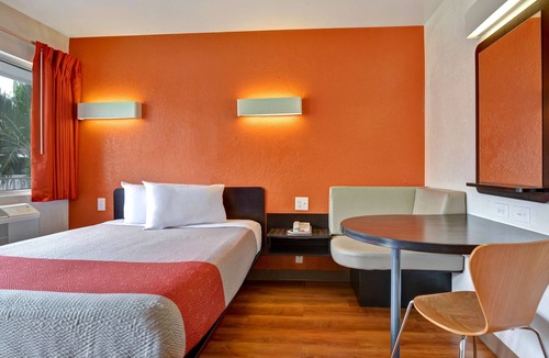 Dania Beach Hotel | Motel 6 Dania Beach