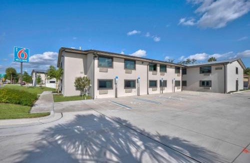 River Oaks Hotel | Motel 6-Fort Lauderdale, FL