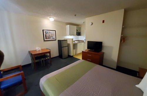 Laurel Hotel | Motel 6-Richmond, VA - I-64 West