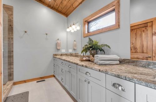 West Jefferson House | Mount Jefferson Base Camp