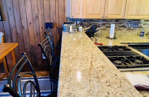 Edray Cabin | Mountain Mama’s Retreat Ski In/Ski Out, Hot Tub