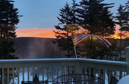 Edray Cabin | Mountain Mama’s Retreat Ski In/Ski Out, Hot Tub