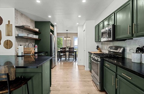 Linden House | Mountain Retreat with Hot Tub Near Shenandoah National Park, Virginia