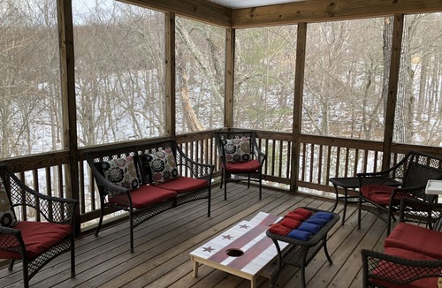 Etlan House | Mountain Retreat near Hiking, Wineries, History