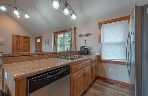 Rileyville House | Mountain-View Cabin near Luray · Sunset Views & Hot Tub · Sleeps 4
