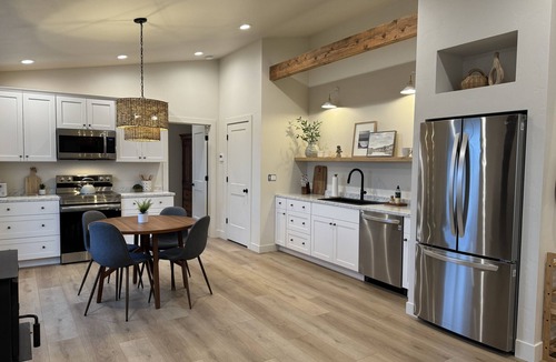 Columbia Falls House | Mountain View @ the Big Black Barn near Glacier! NEW & luxurious!