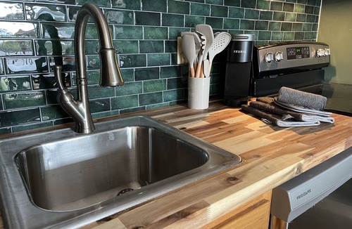 Edray Condo | Mtn lodge Snowshoe, ski-in/ski-out, heart of the village