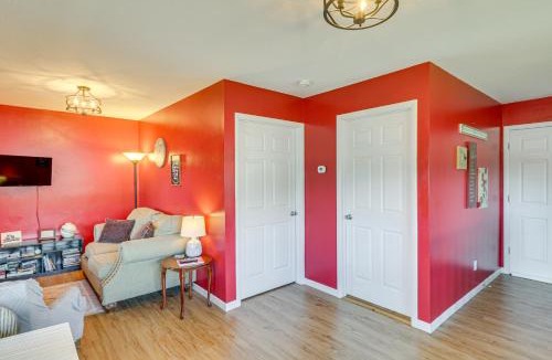 Eureka Apartment | Mtn-View Eureka Apartment: Walk to Eateries!