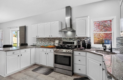 Chesterland House | -MUST SEE- Spacious Chesterland Colonial