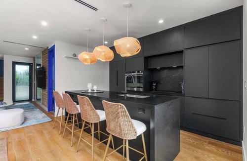Buena Vista House | Mykonos Luxe, Pool, BBQ, Gated, Design District