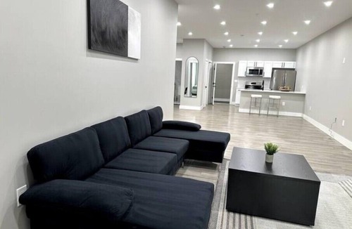 Albany Apartment | N E W Modern 1 Bedroom RARE Apt w office space