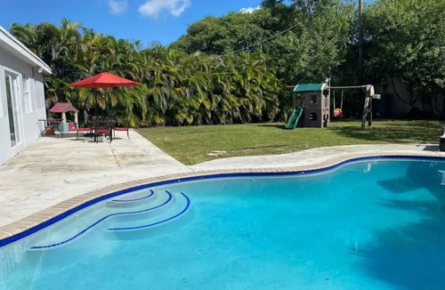 Ives Estates House | N Miami Huge House w/BBQ and Swimming Pool!