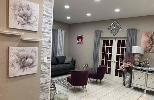 Miami Gardens House | n Two bedrooms & 2 bathroom in Miami Gardens Area