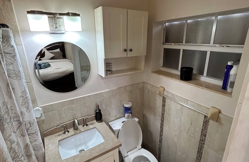 Miami Gardens House | n Two bedrooms & 2 bathroom in Miami Gardens Area