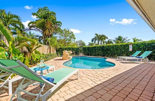 Deerfield Beach House | Nadios.casa: Family Oasis w/Heated Pool/6min to beach/Sleeps 8 (2 king, 4 twin)