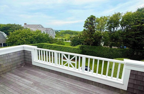 Monomoy House | Nantucket compound in Monomoy with a pool, 2 min walk to Monomoy beach