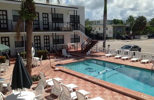 Central Beach Hotel | Napoli Belmar Resort