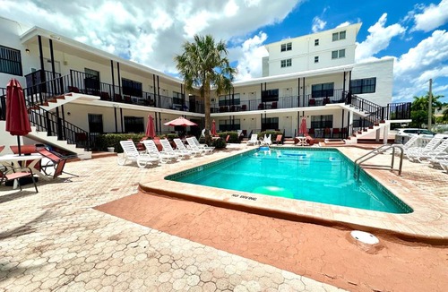 Central Beach Hotel | Napoli Belmar Resort
