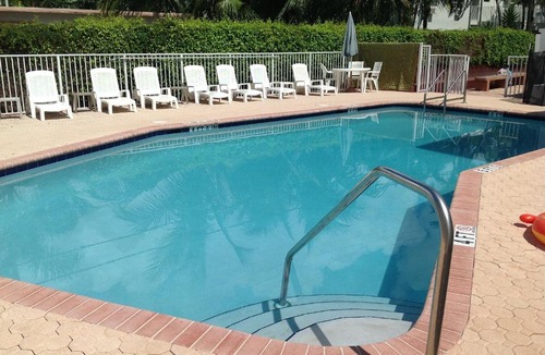 Central Beach Hotel | Napoli Belmar Resort