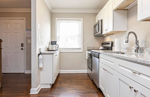 Northeast Virginia Beach House | Natural Beauty A - 3min walk to beach
