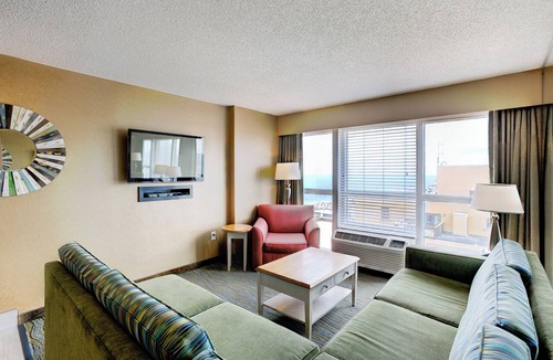 Northeast Virginia Beach Resort | Nature Escape! Modish Unit, Beachfront, Pool