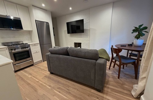 Central Park North House | Nature Inspired Large Suite, Centrally Located