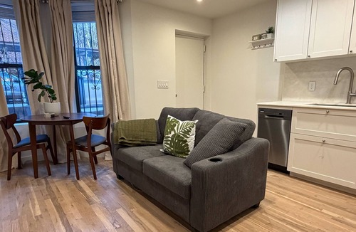 Central Park North House | Nature Inspired Large Suite, Centrally Located