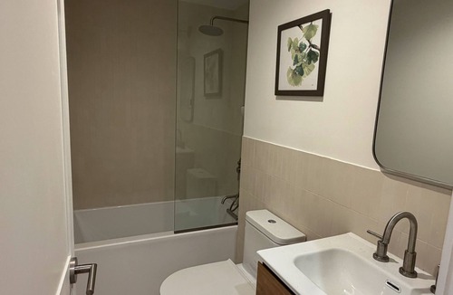 Central Park North House | Nature Inspired Large Suite, Centrally Located