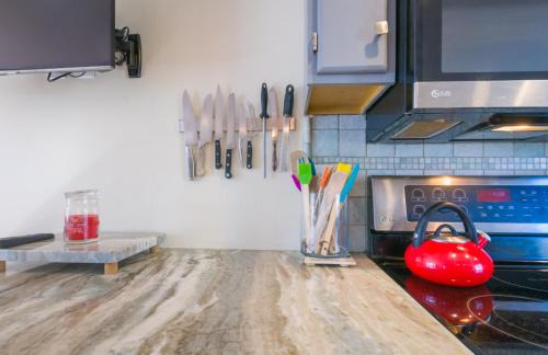 Mashpee House | Nature Lover's Pondside Getaway