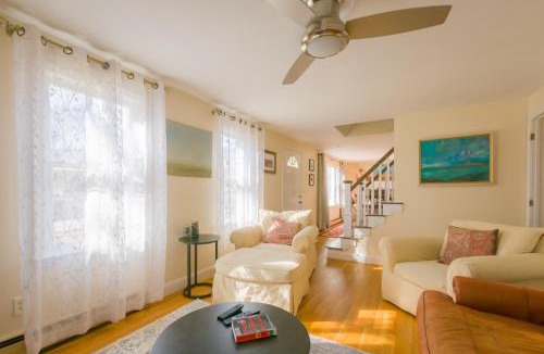 Mashpee House | Nature Lover's Pondside Getaway