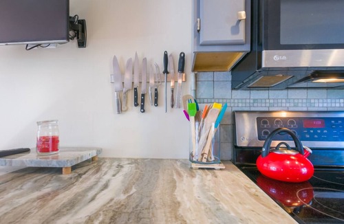 Mashpee House | Nature Lover's Pondside Getaway