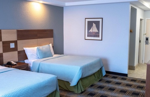 Main Street Hyannis House | NDD - Deluxe Two Double Bed
